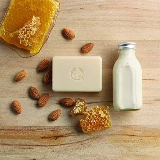 The Body Shop Almond Milk & Honey Soothing & Caring Cleansing Bar